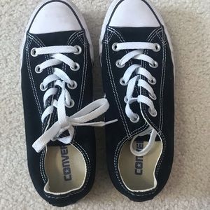 black low top converse